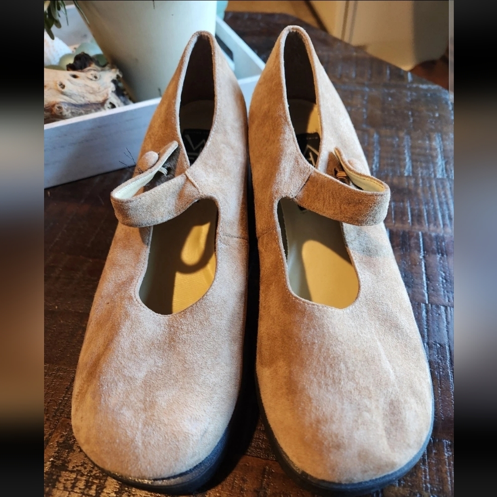 Vintage Y2K 90s Studio HD2 Diane Harvey Brown Suede Maryjane Heels Size 8.5